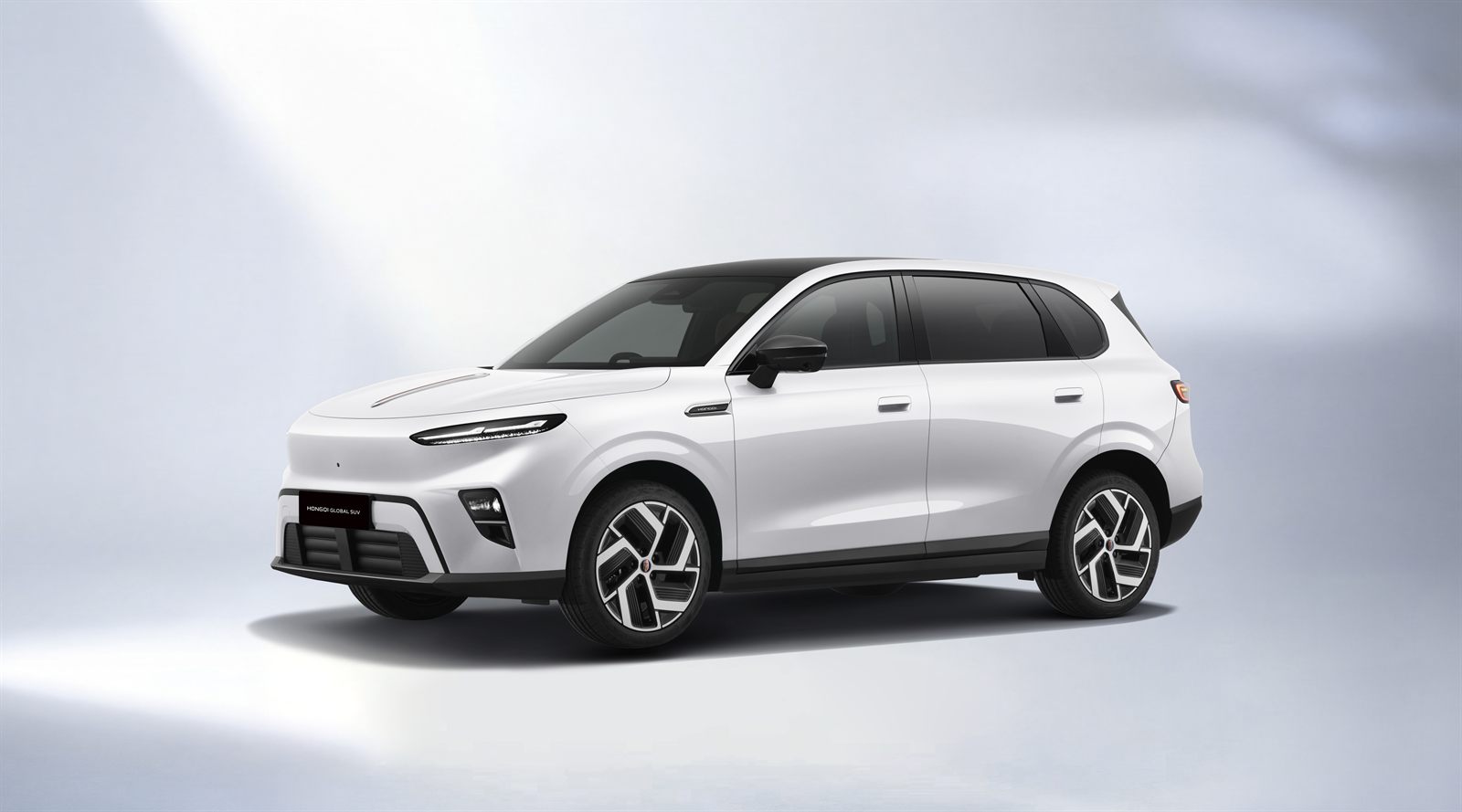 HONGQI G117 front three-quarter in Glacier White